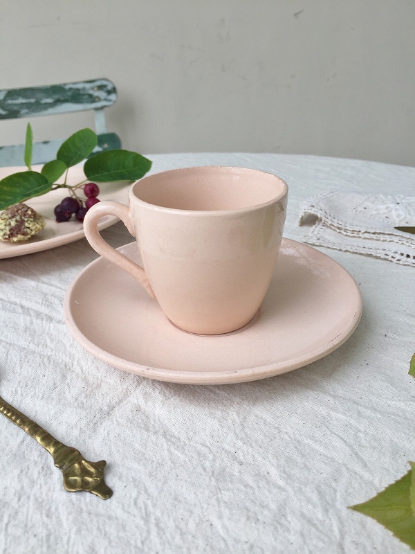 フランスディゴワンサルグミンヌ製デミタスカップ＆ソーサーはかわいい
