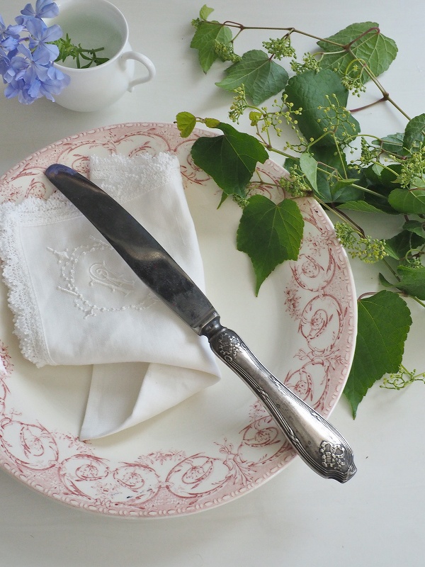 デザインがかわいいシルバーナイフはかわいいアンティークネット
