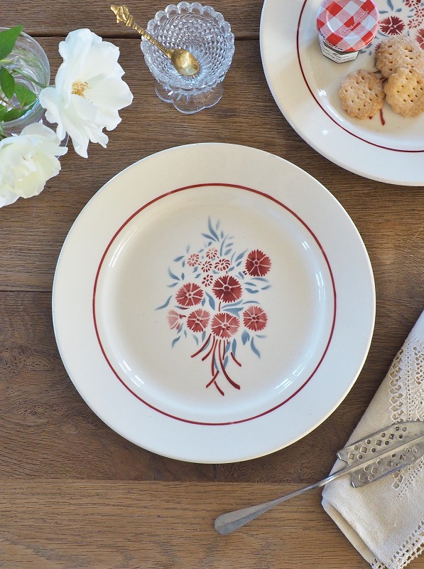 フランスバドンヴィレー製小花お花束模様のデザートプレートはかわいい