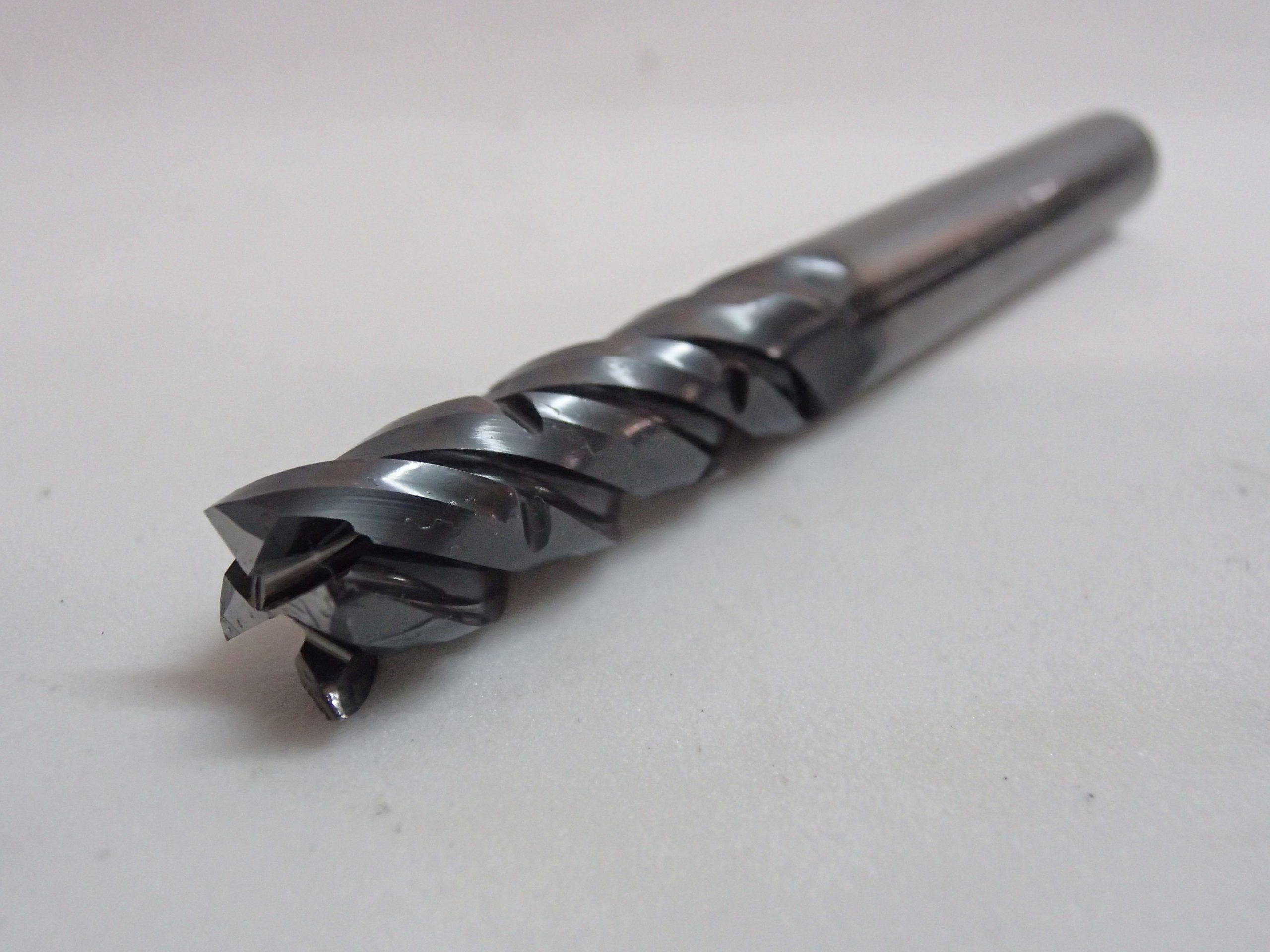 ニック付きエンドミルとは？その特徴を解説します！｜工具再研磨 技術