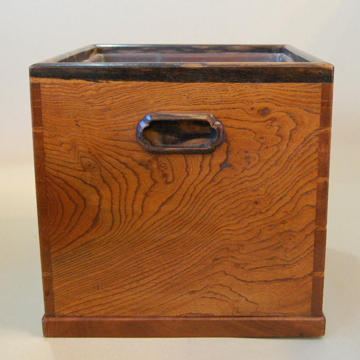 火鉢と炭道具の販売 骨董 斎明堂 / 欅箱火鉢