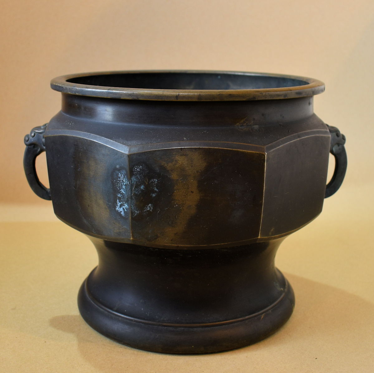 火鉢と炭道具の販売 骨董 斎明堂 / 唐金八角火鉢