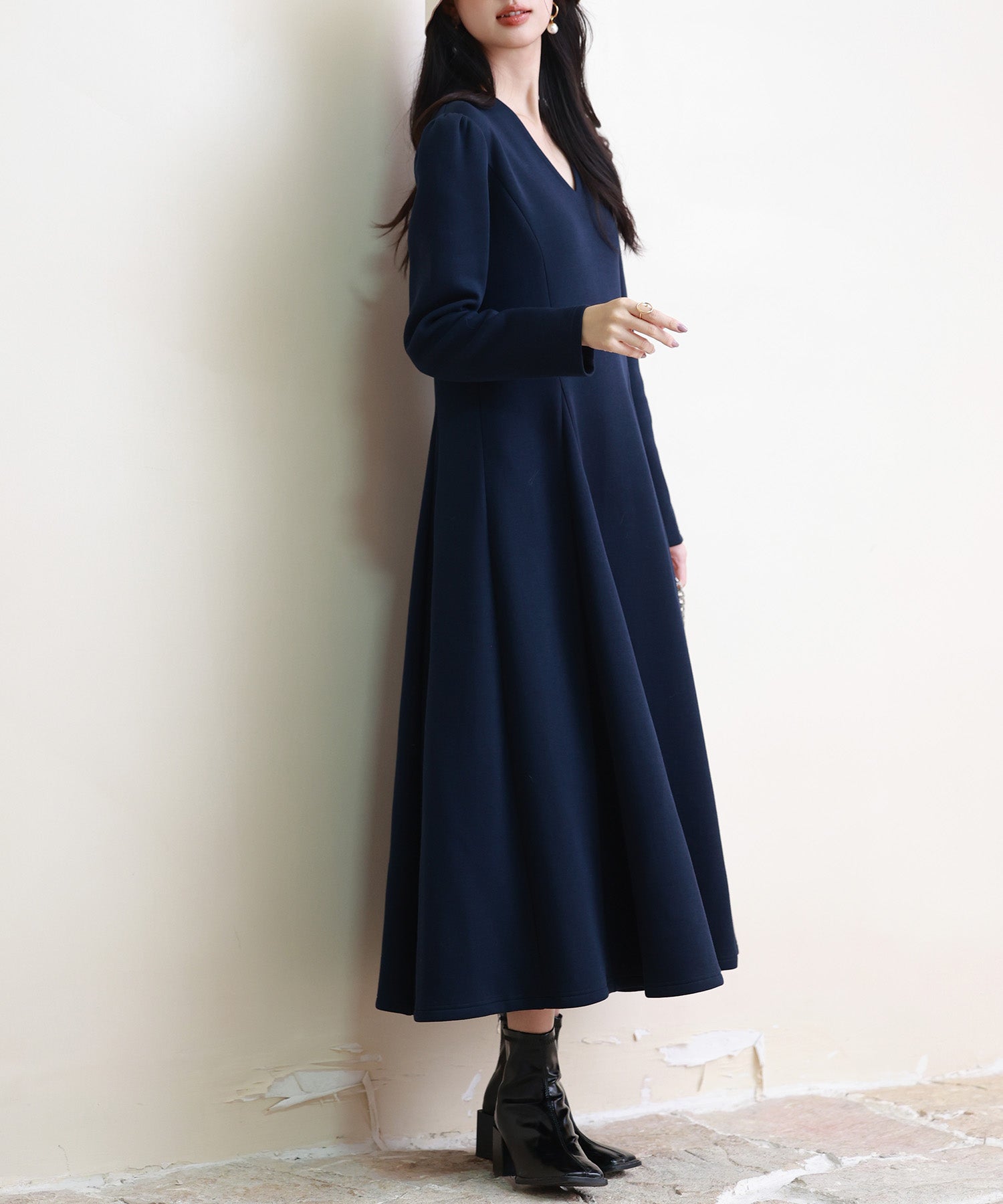 ポンチ素材Vネックゴアードワンピースsdp0177 ネイビー – [公式]SAISON