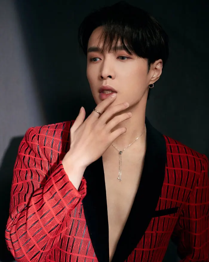 EXO LAY Announces Departure from SM Entertainment