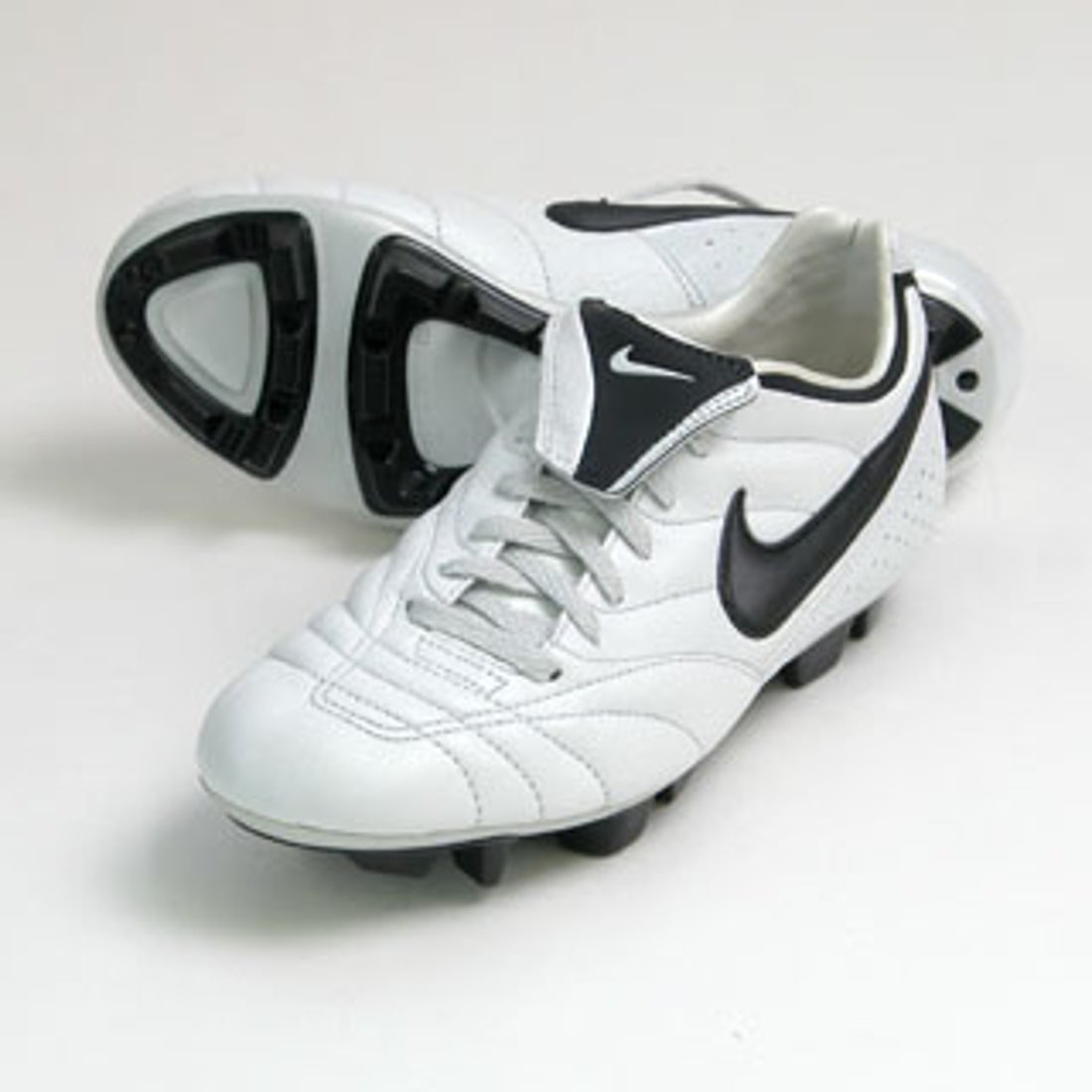 NIKE ナイキ ジュニア ブラジリアン HG J(ホワイト×ブラック) 313115