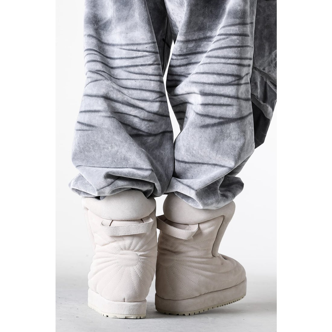 PDF Boots Embroidery - Neve Lunar Nabuk Off White _ FASCINATE