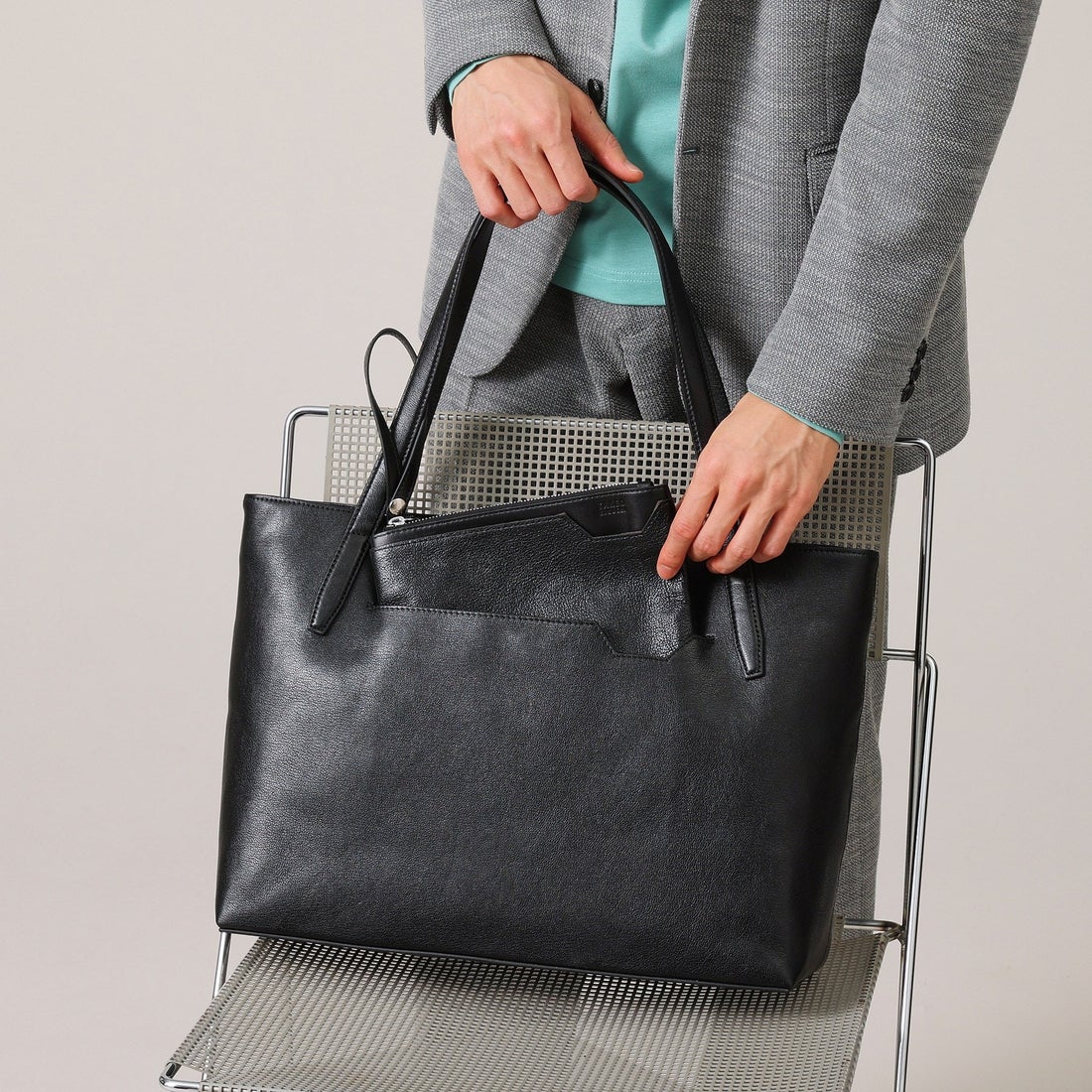 タケオキクチ TAKEO KIKUCHI 【ポーチ付き】シュリンクレザートート