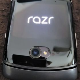 Razr 5G 中古 50,980円 | ネット最安値の価格比較 プライスランク