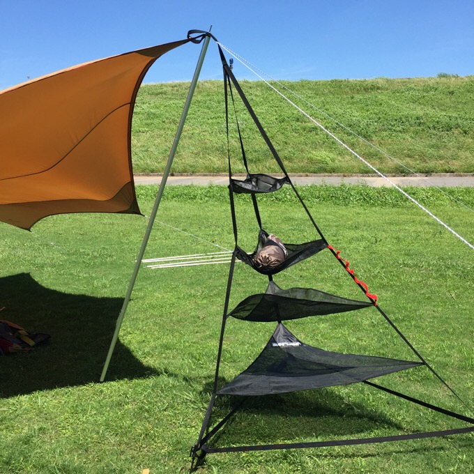 ユニフレーム「REVOラック」をヘキサタープに設置してみた