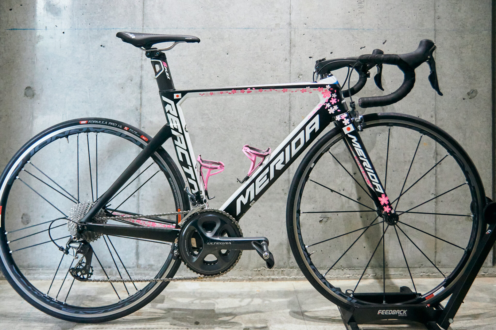 桜と富士山を描いた新城幸也モデルのMERIDA！ - SENSHA Bicycle 港北