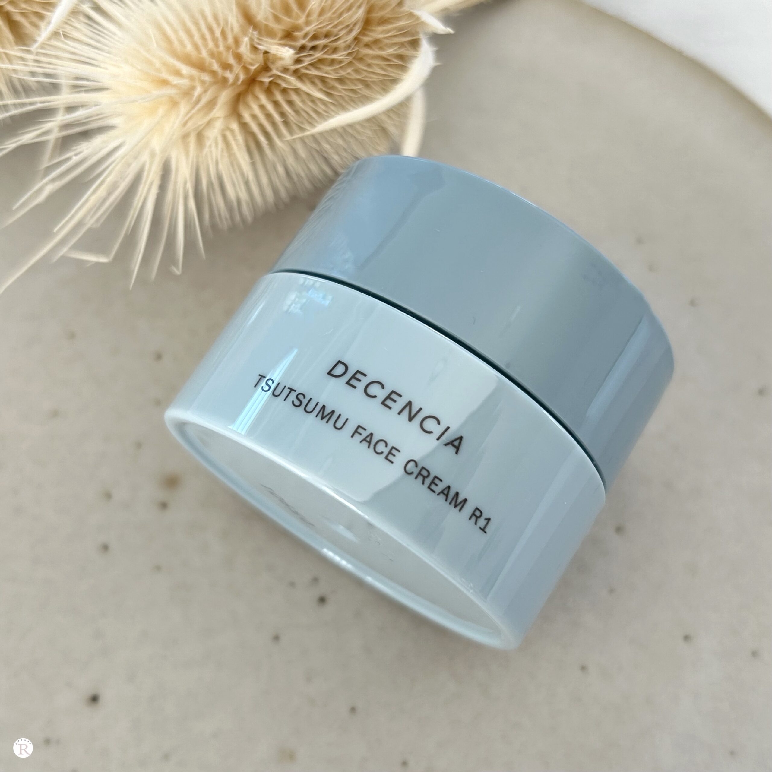 つつむ フェイスクリームR1を口コミより詳しくレビュー【ディセンシア