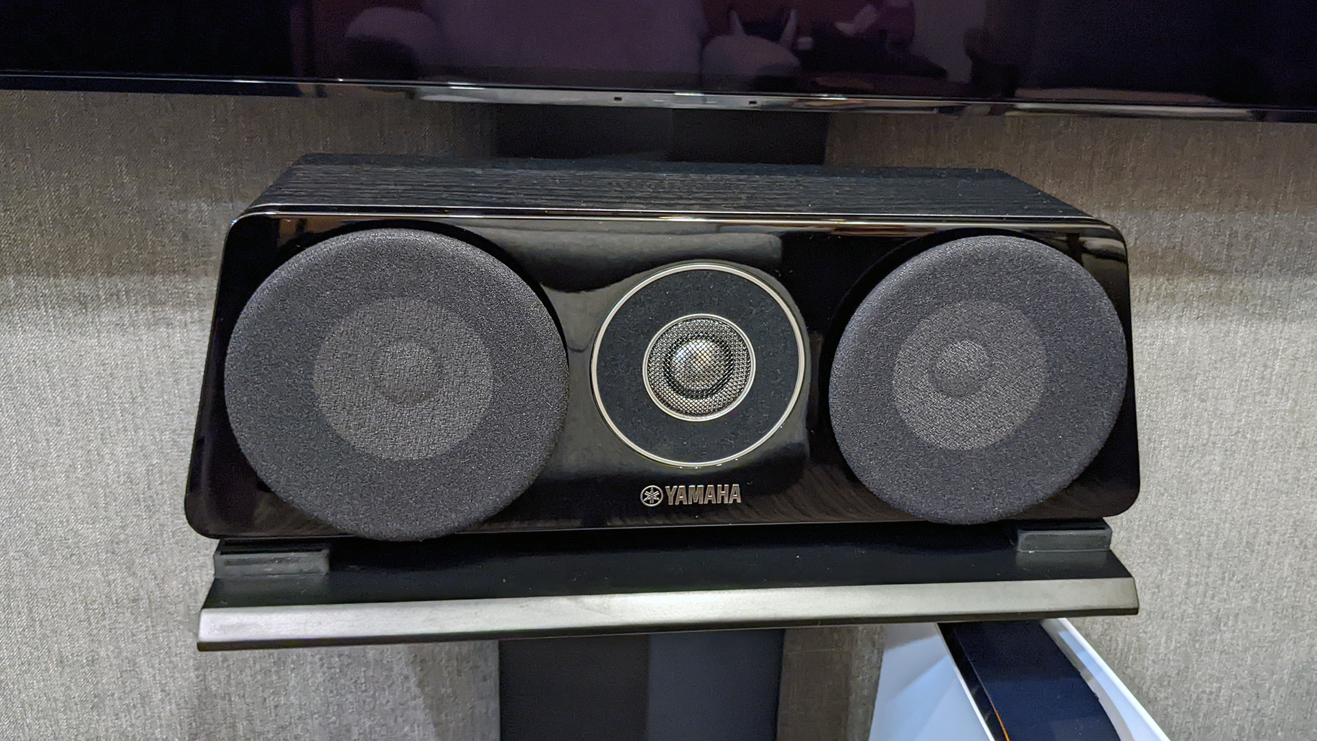 センタースピーカーにYAMAHA NS-C500を導入。セリフが聞きやすくなった