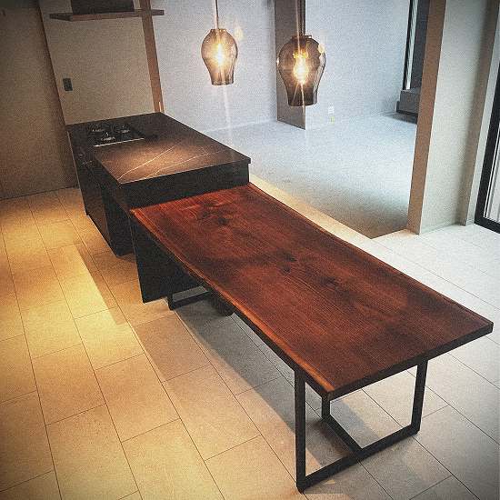 ホテルライクな素敵なご自宅！ウォールナット一枚板 | 一枚板・無垢板