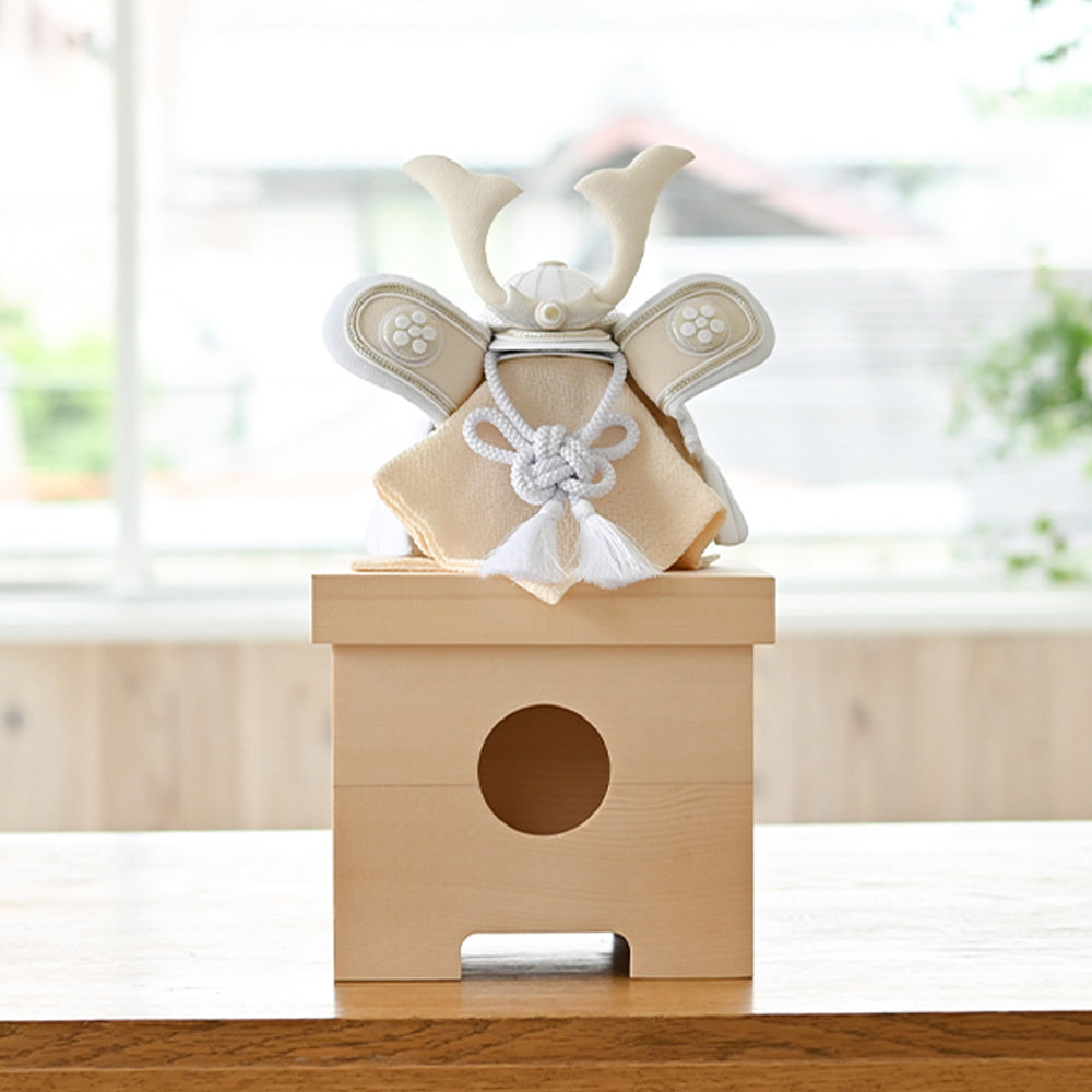 五月人形・兜飾り 翠（sui）HAKI 白粋｜出産祝い・ベビー用品通販の
