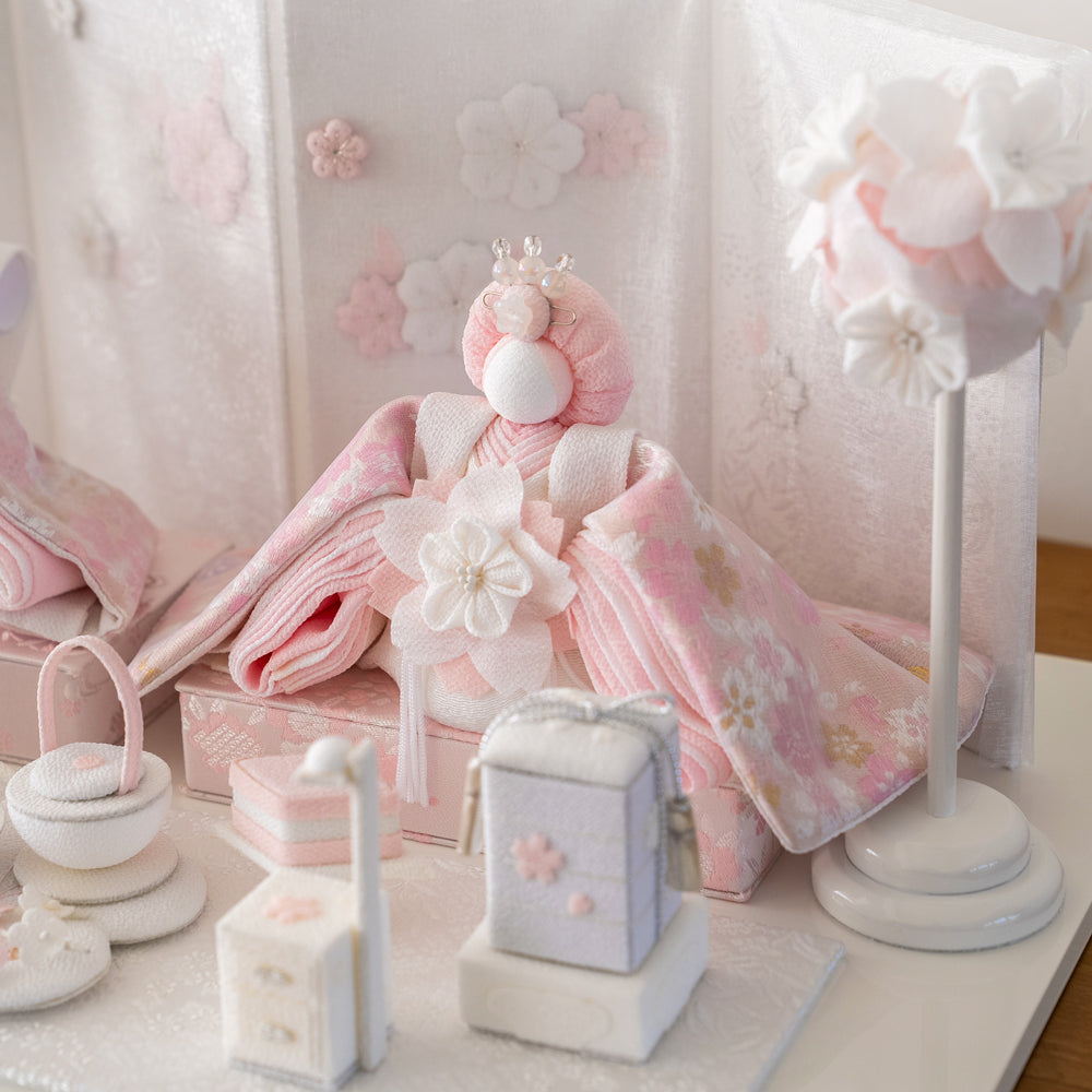 雛人形 HAKI（ハキ） 桃花 絢爛 （ももか けんらん） 金襴西陣織 白粋