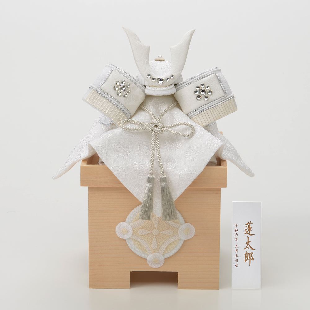 五月人形・兜飾り HAKI（ハキ） 燿 -hikaru- コンパクト兜 白粋｜出産