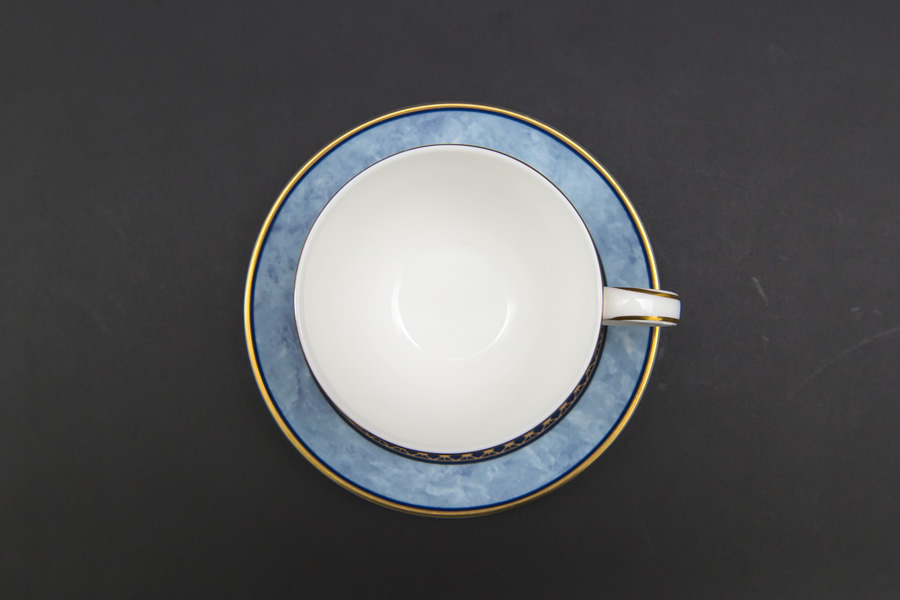 ロイヤル・ドルトン センテニアルローズ ティーカップ＆ソーサーを