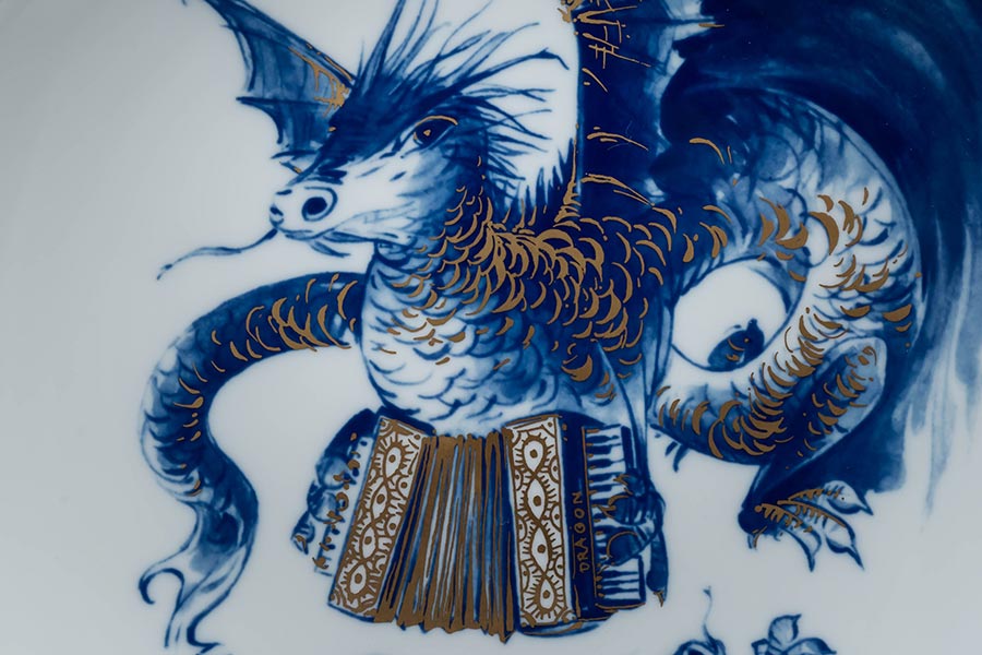 マイセン 干支プレート（2012年）『風を捉えて歌う龍の親子』を