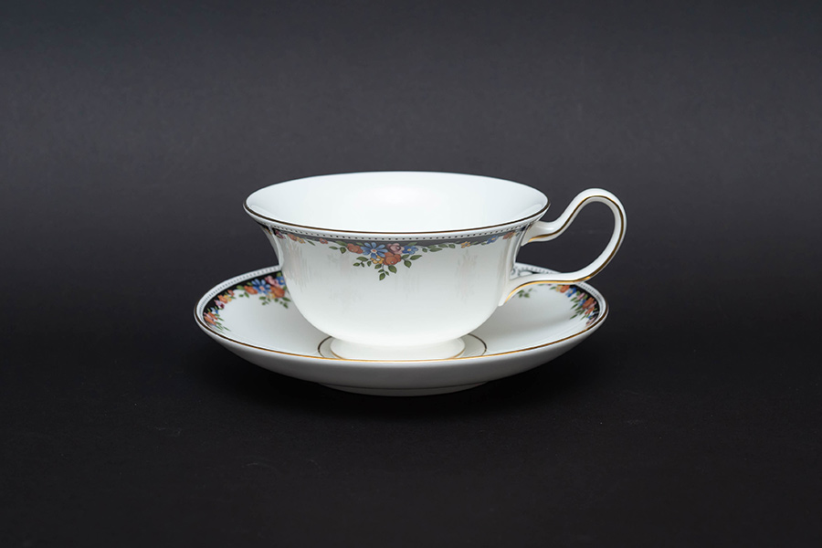 ウェッジウッド オズボーン ティーカップ＆ソーサー（ピオニー）を
