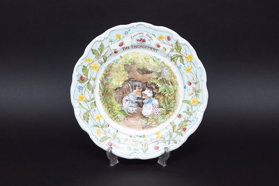 ロイヤル・ドルトン ブランブリーヘッジ エンゲージメント 20cm