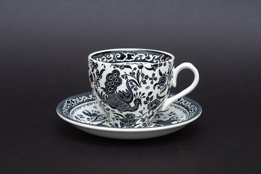 バーレイ ブラックリーガルピーコック ティーカップ＆ソーサーを