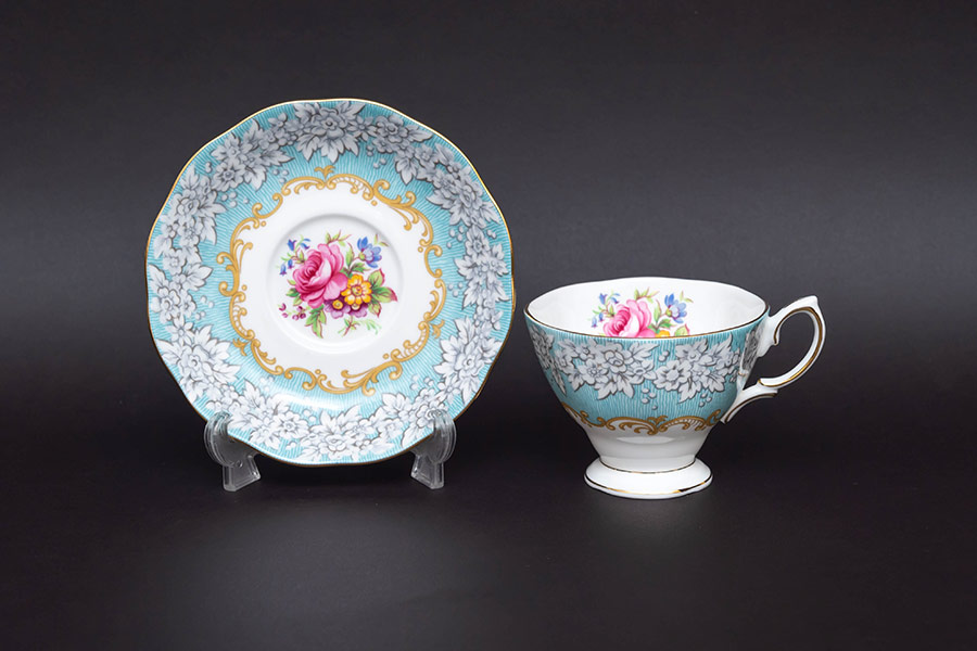 ロイヤル・アルバート エンチャントメント ティーカップ＆ソーサーを