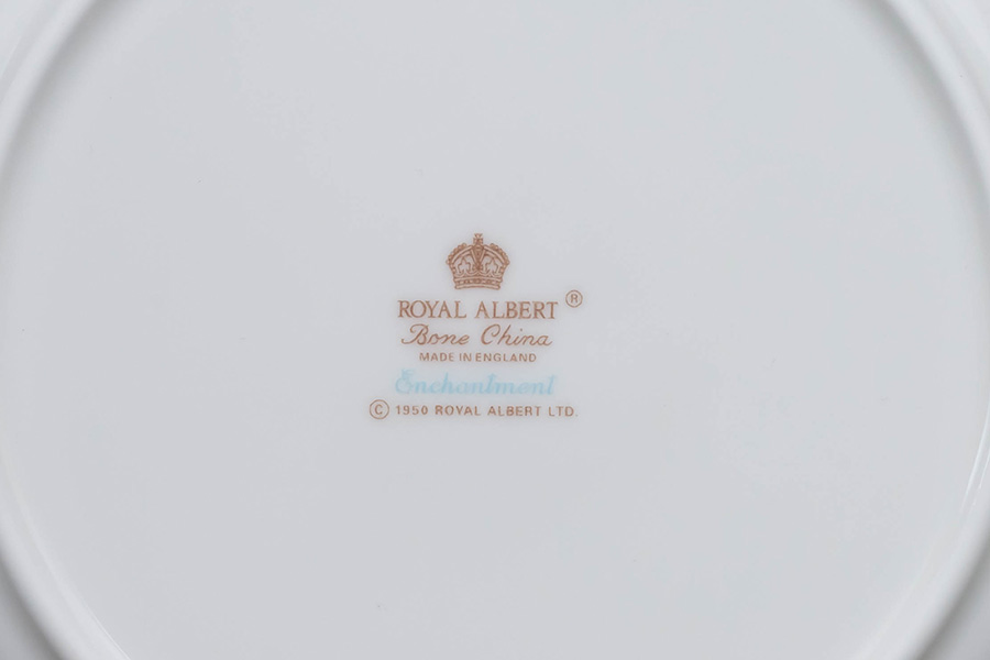 ロイヤル・アルバート エンチャントメント 18cmプレートを買い取りまし