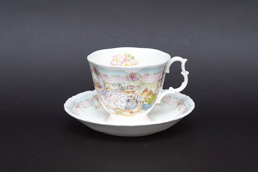 ロイヤル・ドルトン ブランブリーヘッジ ウェディング ティーカップ