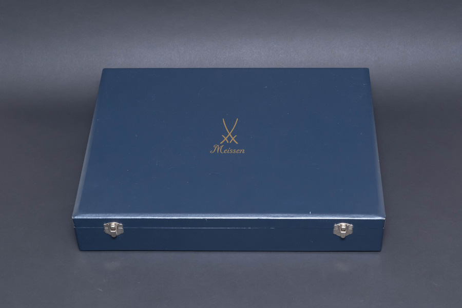 マイセン ブルーオニオン 37cmオーバルプラターを買い取りました