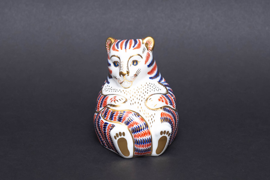 ロイヤル・クラウン・ダービー ペーパーウェイト トラの子どもを