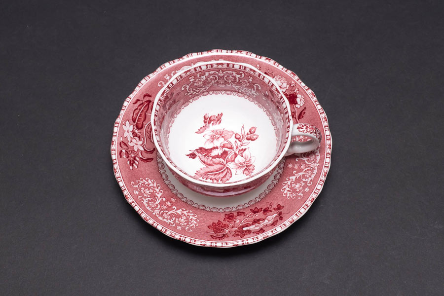 スポード ピンクカミラ ティーカップ＆ソーサーを買い取りました