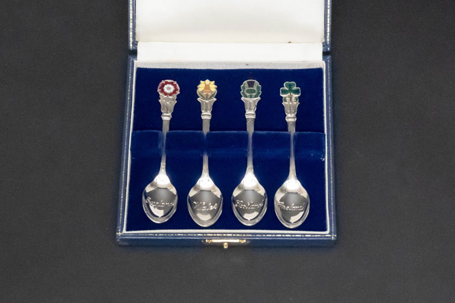 マッピン＆ウェッブ フローラルエンブレム エナメルワーク コーヒー