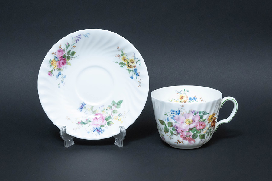 ロイヤル・ドルトン アルカディア モーニングカップ＆ソーサーを