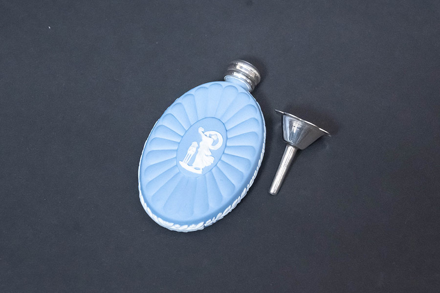 ウェッジウッド ジャスパー（ペールブルー） パヒュームボトルを