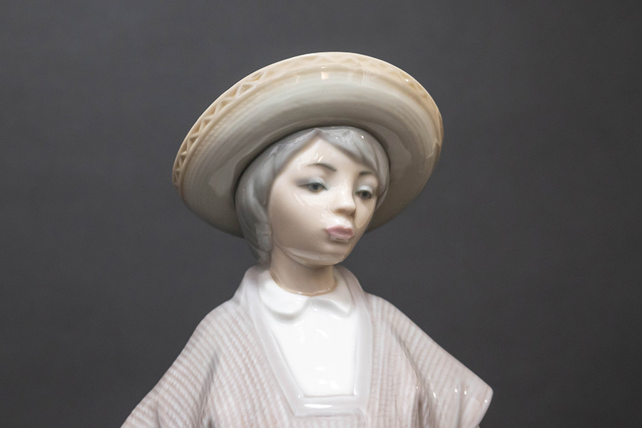 リヤドロ フィギュリン 『Ceramic Seller（陶器売りの少年）』を