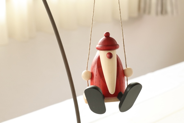 ブランコサンタ – ドイツ・ザイフェンの木のおもちゃ seiffen