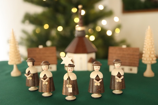 ミュラー聖歌隊と教会 – ドイツ・ザイフェンの木のおもちゃ seiffen