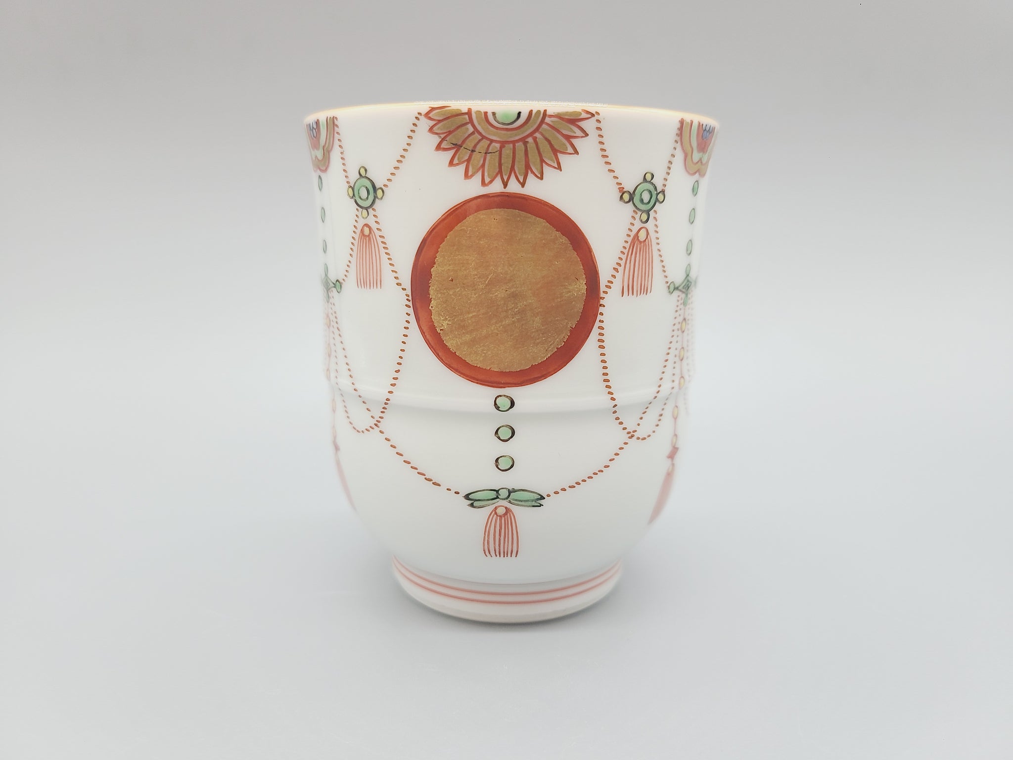 京焼・清水焼 叶松谷 赤絵金襴手瓔珞湯呑 – SEIKADO