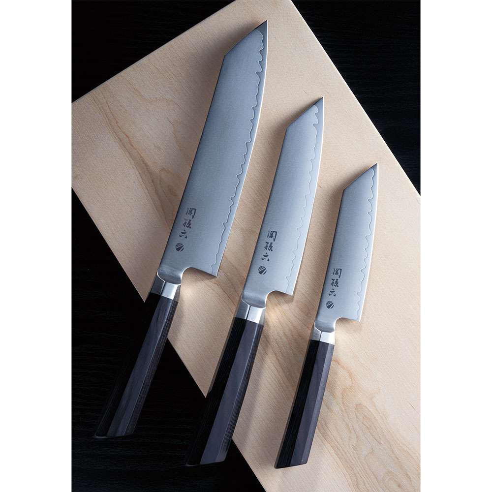 刀のように美しいフォルムの包丁「関孫六マスターライン 要」 | サライ
