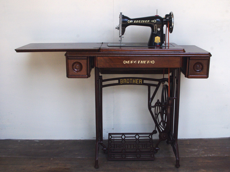 No.609 BROTHER ブラザー製 家庭用足踏みミシン：アンティークミシン