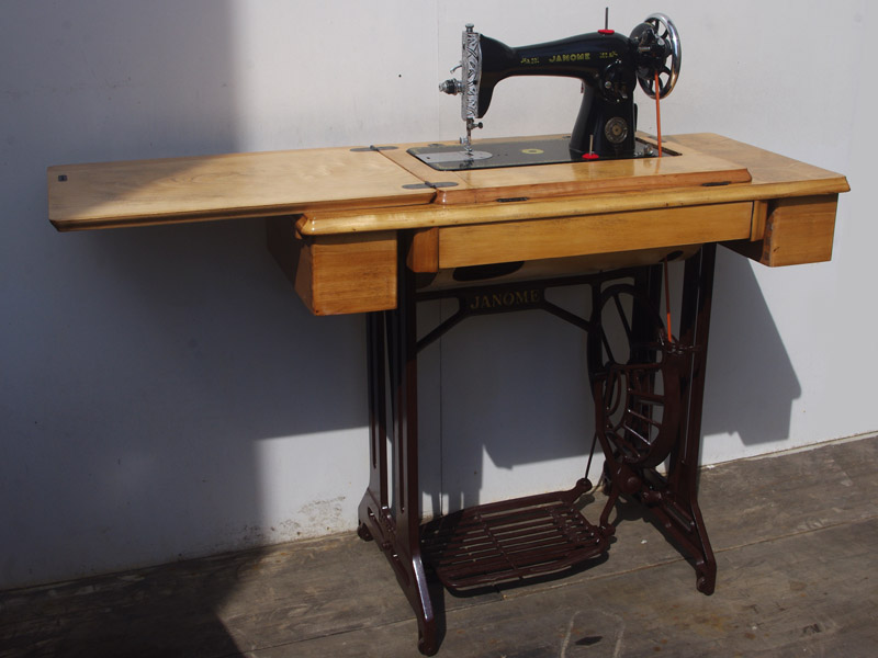 No.698 Janome ジャノメ製 家庭用足踏みミシン：アンティークミシン