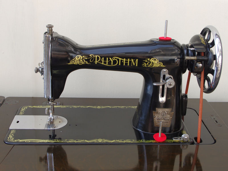 No.177 RHYTHM 富士精密工業製 家庭用足踏みミシン：アンティーク