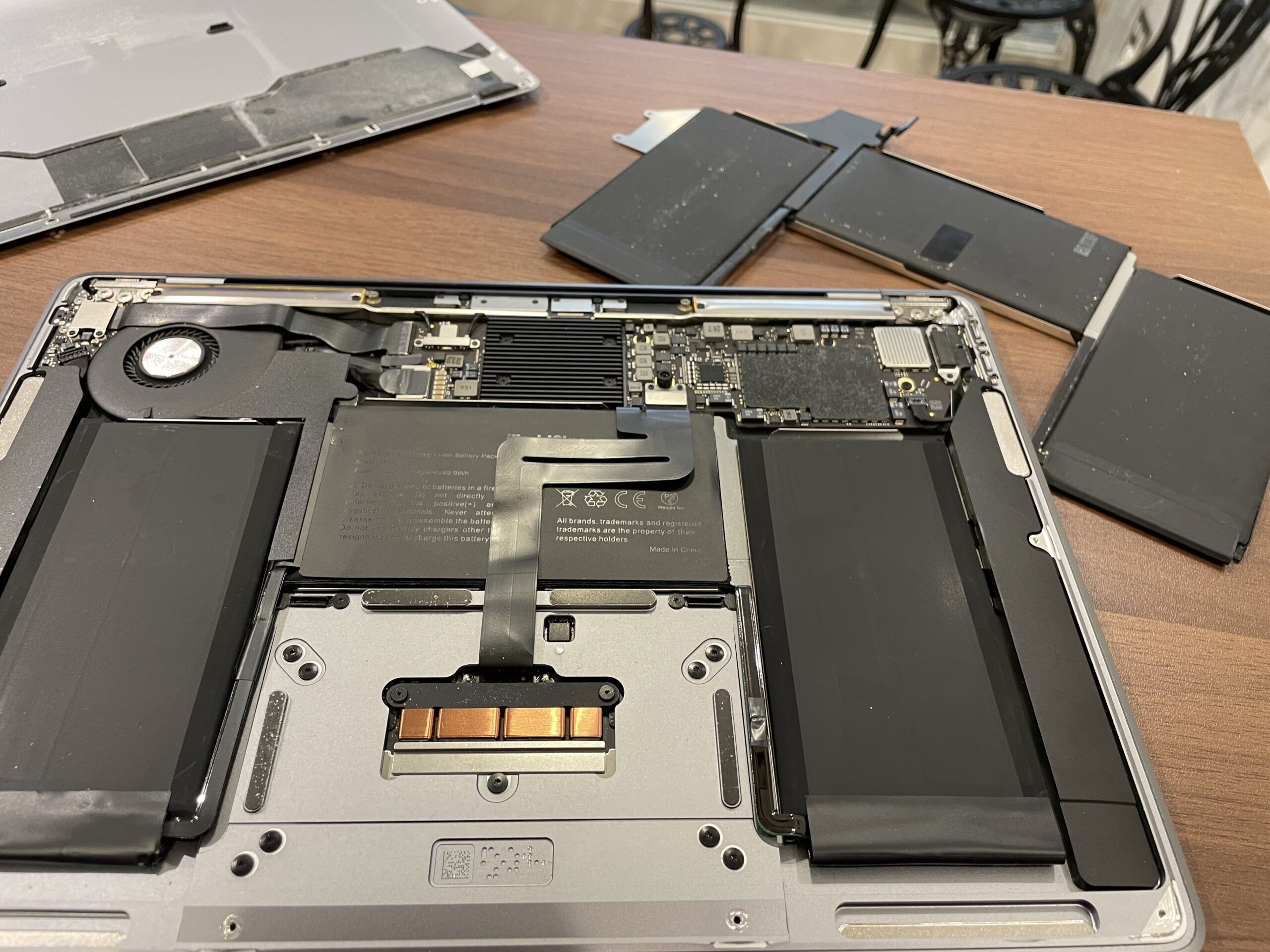 MacBook（Air・Pro）バッテリー・電池・液晶交換修理のSMART千葉店