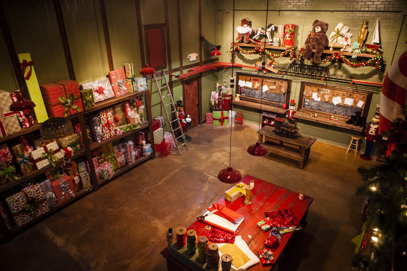 The North Pole Experience - Toy Making Station - modlar.com