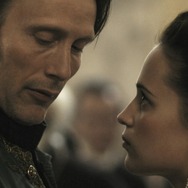 マッツ・ミケルセン、色気ダダ漏れのダンスシーン解禁『ロイヤル