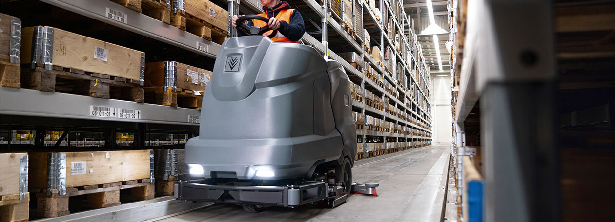 立ち乗り式・搭乗式床洗浄機 | ケルヒャー