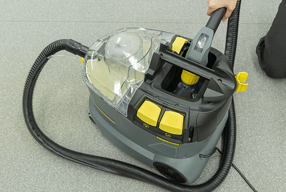 カーペットリンスクリーナー（リンサー）で布製品を効率的に洗浄