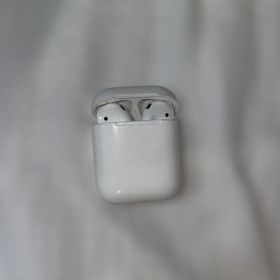 AirPods 第2世代 MV7N2J/A (充電ケース付き) 新品 3,080円 中古