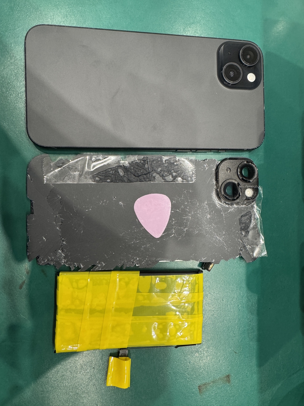 iPhone15Plus(アイフォン15プラス)の背面割れとバッテリー交換修理なら