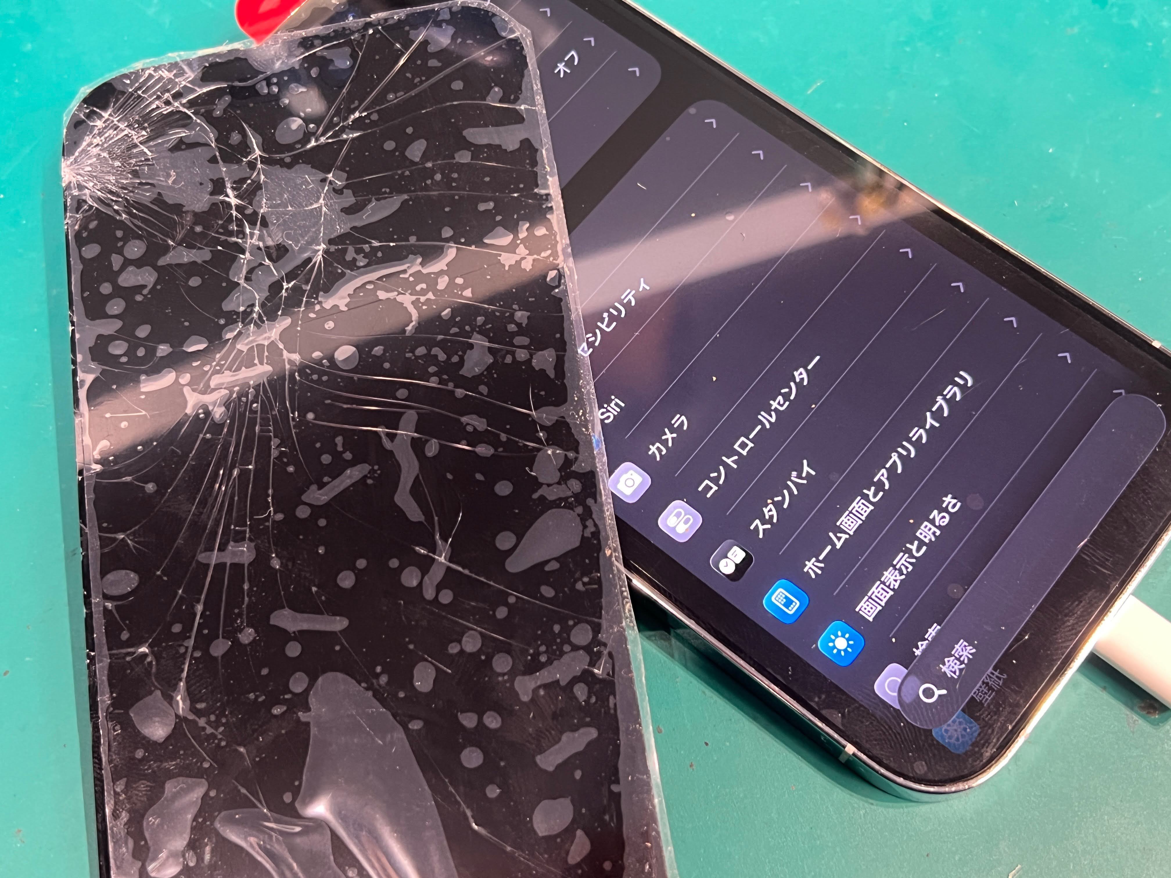 iPhone14Pro（アイフォン）画面破損・画面チカチカ症状を修理！ 【修理